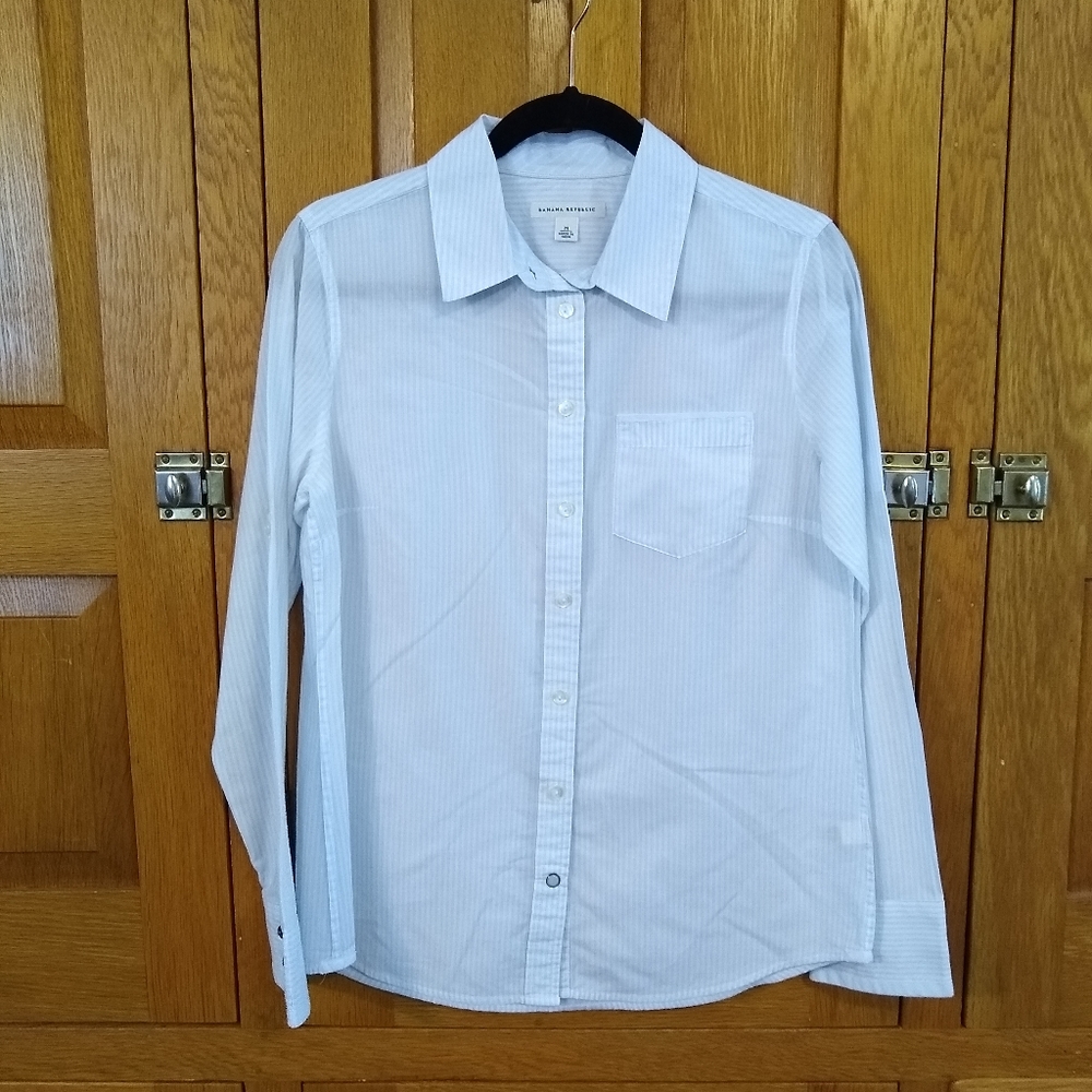 Banana Republic blue & white thin stripe button up blouse